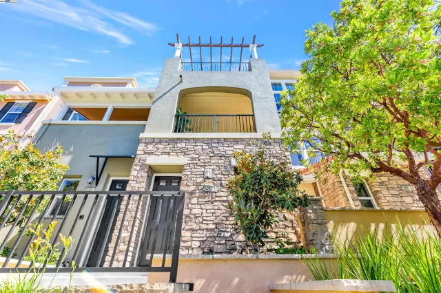 MLS: 41117973 Condo For Sale