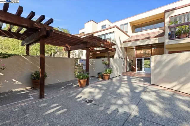 MLS: 41118007 Condo For Sale