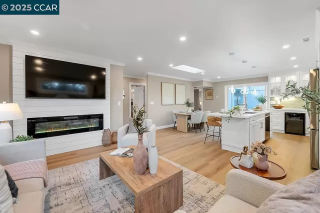 MLS: 41118144 Condo For Sale