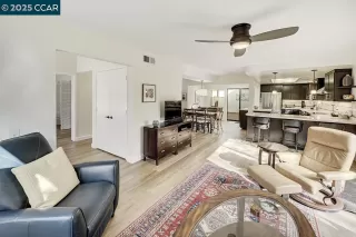 Photo #6: 41118364 Listing