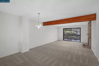 Photo #6: 41118365 Listing