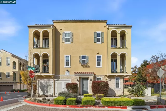 MLS: 41118563 Condo For Sale