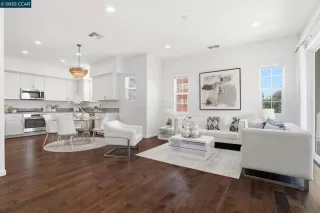 Photo #5: 41118563 Listing