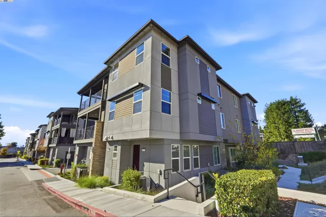 MLS: 41118582 Condo For Sale