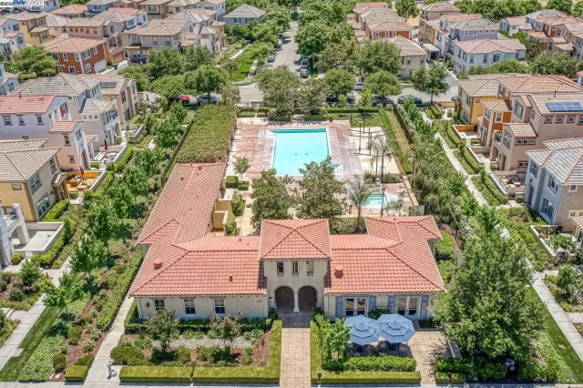 MLS: 41118646 Condo For Sale