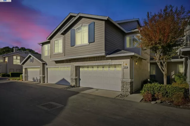 MLS: 41118671 Condo For Sale