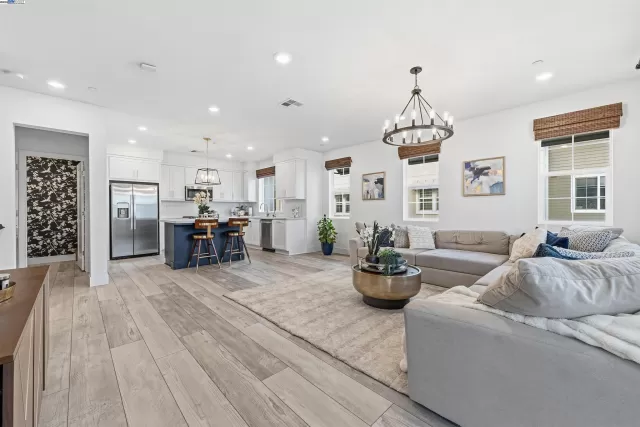 MLS: 41118679 Condo For Sale