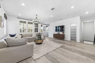 Photo #4: 41118679 Listing