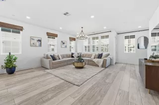 Photo #5: 41118679 Listing