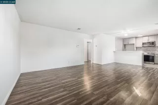 Photo #5: 41118857 Listing