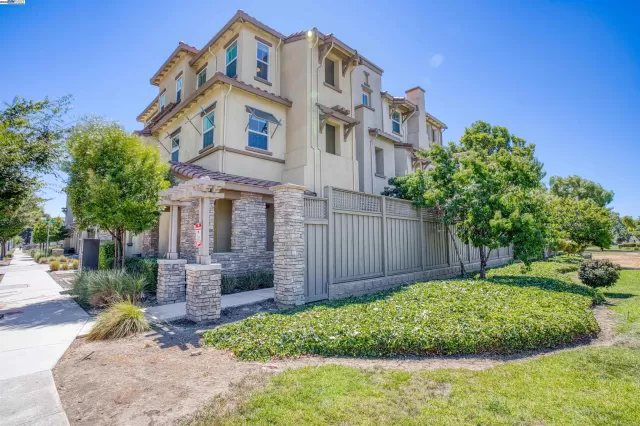 MLS: 41118920 Condo For Sale