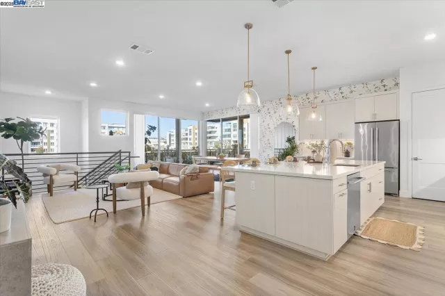 MLS: 41119066 Condo For Sale