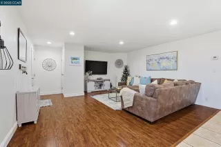 Photo #4: 41119098 Listing