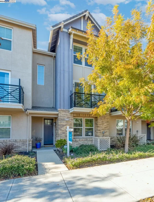 MLS: 41119101 Condo For Sale