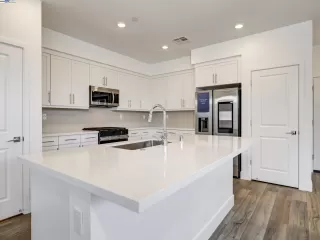 Photo #5: 41119355 Listing