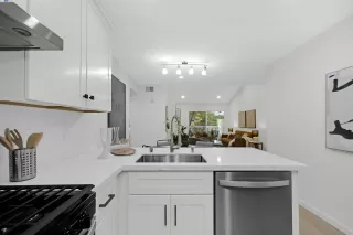 Photo #6: 41119406 Listing