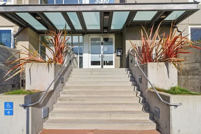 MLS: 41119561 Condo For Sale