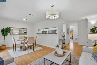 Photo #5: 41119669 Listing