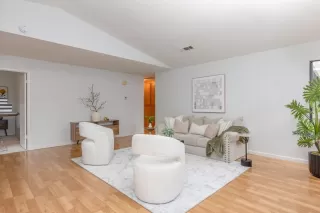 Photo #4: 41119949 Listing