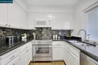 Photo #5: 41120618 Listing 