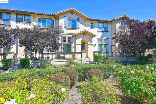 MLS: 41121065 Condo For Sale