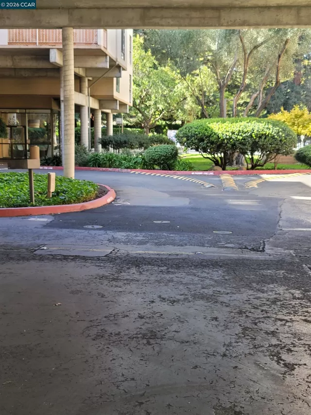 MLS: 41121933 Condo For Sale