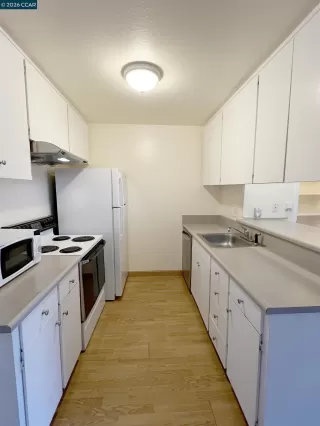 Photo #5: 41122132 Listing