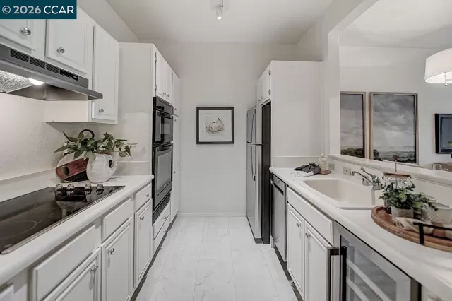 MLS: 41122538 Condo For Sale