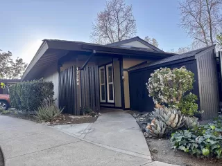 Browse active condo listings in ROUNDTREE