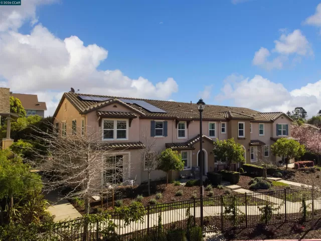 MLS: 41123321 Condo For Sale