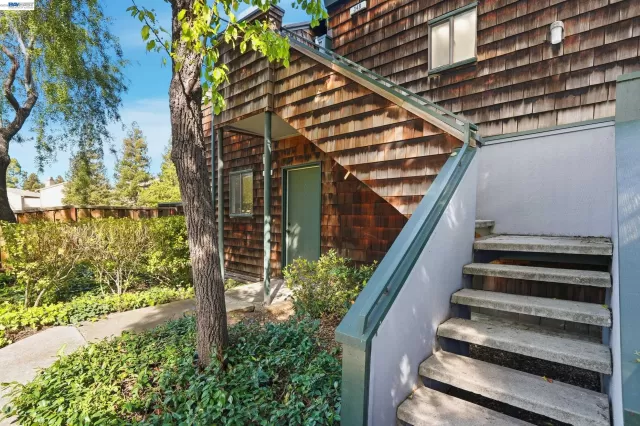 MLS: 41123328 Condo For Sale