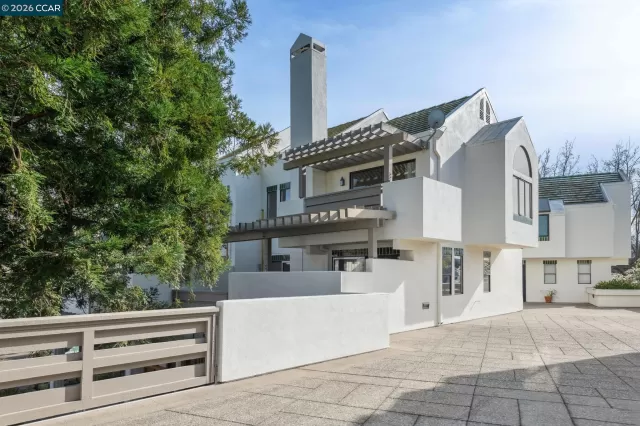 MLS: 41123642 Condo For Sale