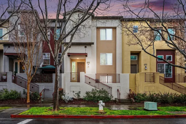 MLS: 41124078 Condo For Sale