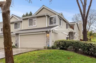 Browse active condo listings in BROOKVIEW