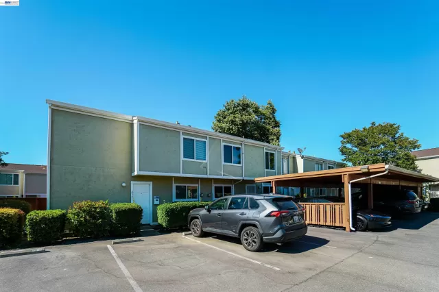 MLS: 41124698 Condo For Sale