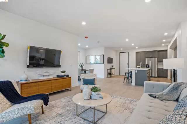 MLS: 41124713 Condo For Sale