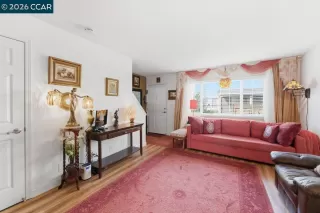 Browse active condo listings in WASHINGTON MANOR