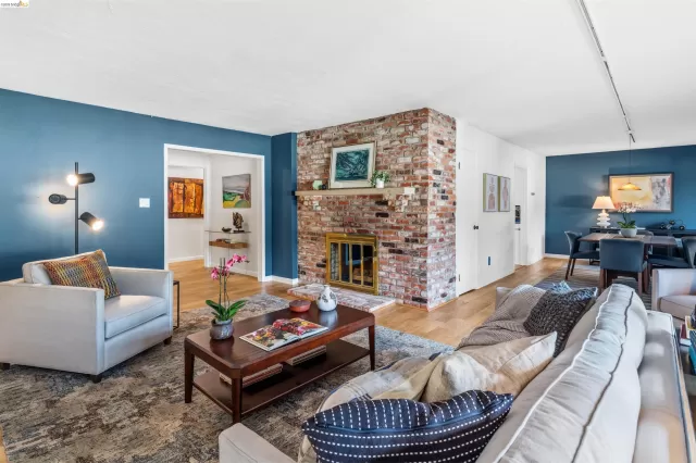 MLS: 41125123 Condo For Sale