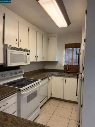 Photo #2: 41125248 Listing