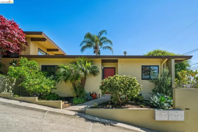 MLS: 41125481 Condo For Sale