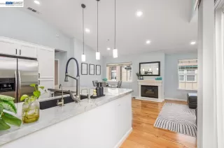 Photo #2: 41125641 Listing