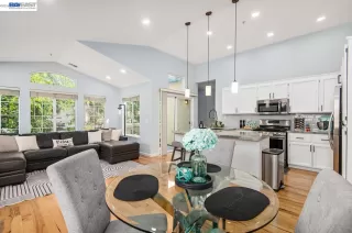 Photo #5: 41125641 Listing