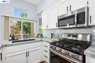 Photo #6: 41125641 Listing