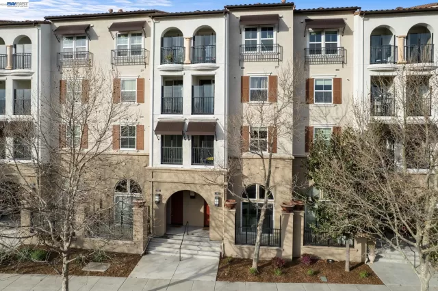 MLS: 41125822 Condo For Sale