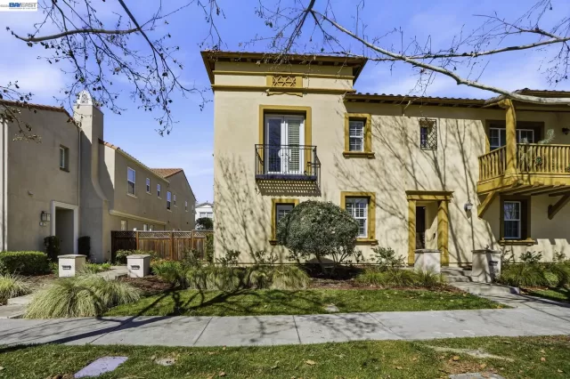 MLS: 41125896 Condo For Sale