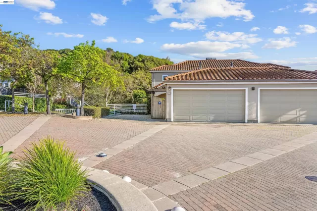 MLS: 41125914 Condo For Sale