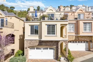 Browse active condo listings in REDWOOD HEIGHTS