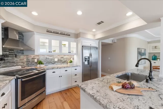 MLS: 41126323 Condo For Sale