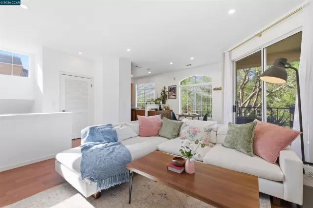 MLS: 41126532 Condo For Sale