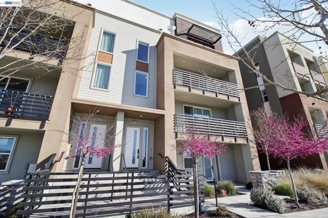 MLS: 41126678 Condo For Sale